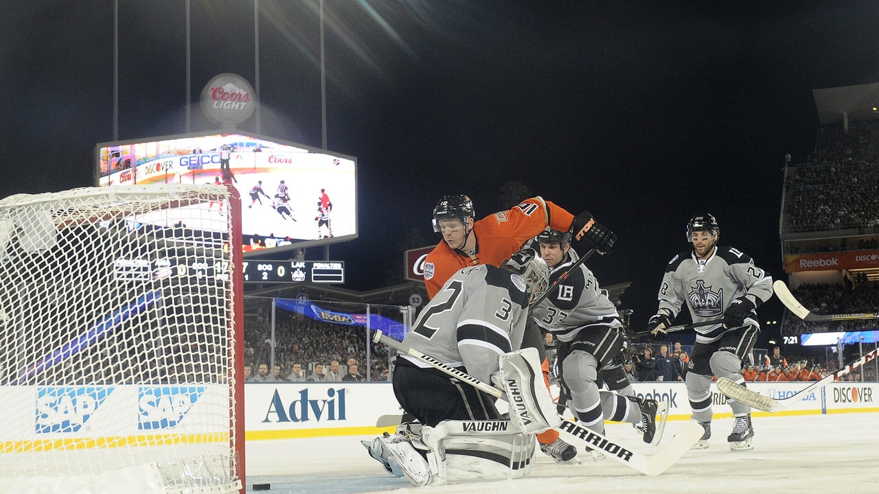 Ducks beat Kings 3-0 on Dodger Stadium ice